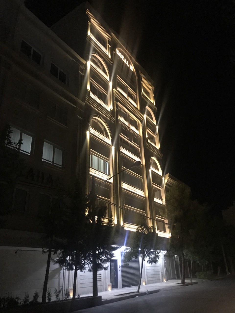 پروژه وکیل آباد 57 - آسانسورهای شیشه‌ای